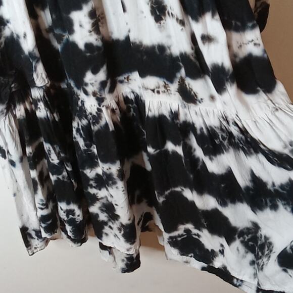 Area Women's Printed Three Quarter Sleeve V-neck Mini Dress. SMALL 100% Viscose - Picture 3 of 8